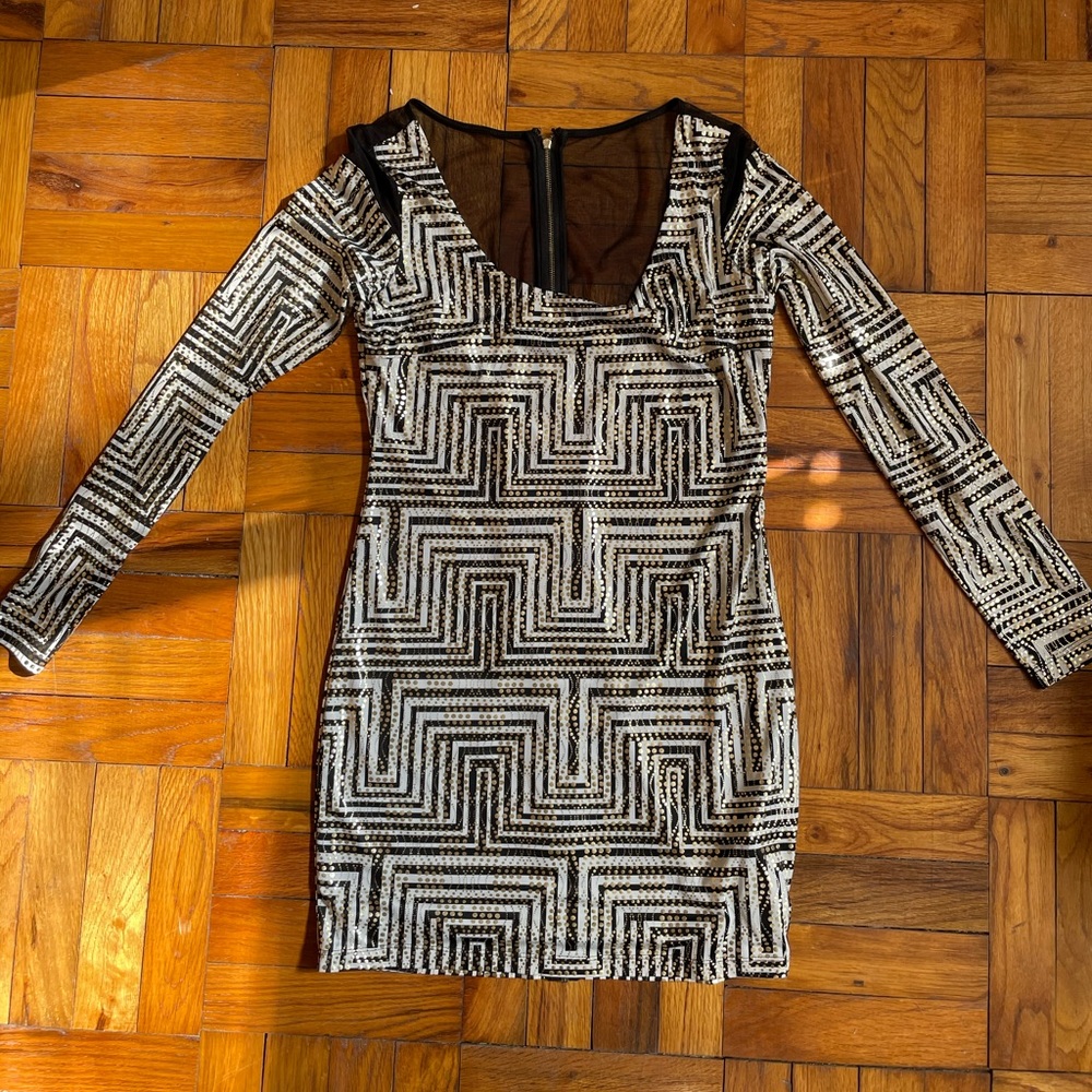 Long sleeve, mesh detail, Bebe dress like new! SzL
